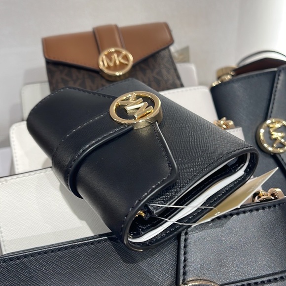 MICHAEL KORS
Carmen Medium Faux Leather Wallet
Black
NWT - Picture 4 of 16